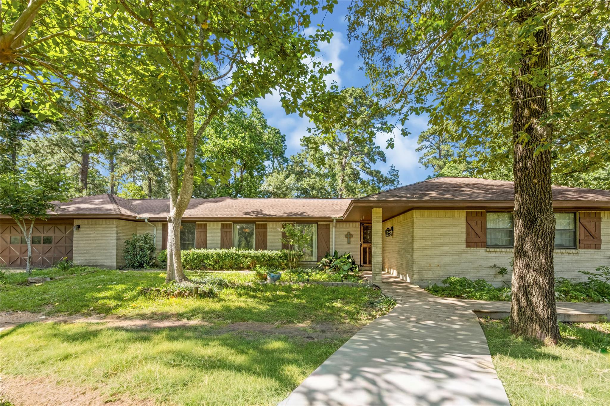 2342 Apache Drive