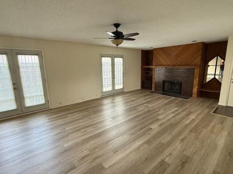 Photo of 6201 Beverlyhill Street #8, Houston, TX 77057 (MLS # 92339982)