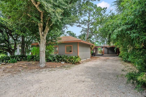 Photo of 131 5th Street, San Leon, TX 77539 (MLS # 16772591)
