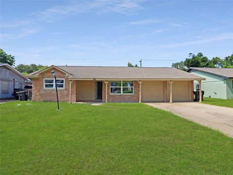 Photo of 8711 Shadow Crest Street, Houston, TX 77074 (MLS # 79245825)