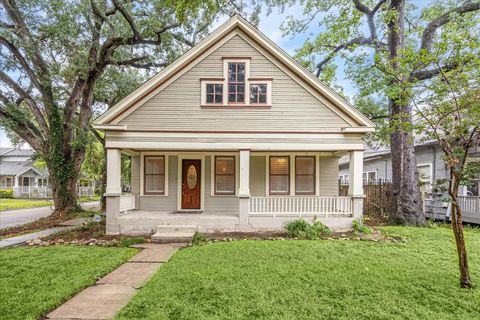 Photo of 321 W 13th Street, Houston, TX 77008 (MLS # 21962722)