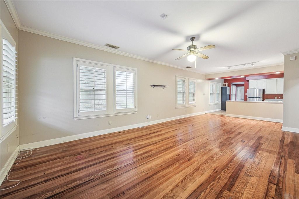 Photo of 321 W 13th Street, Houston, TX 77008 (MLS # 21962722)