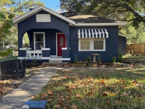 Photo of 1616 N Travis Street, Liberty, TX 77575 (MLS # 46572176)