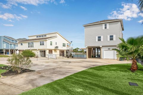 Photo of 1814 Tiki Drive, Tiki Island, TX 77554 (MLS # 84446812)