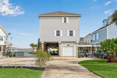 Photo of 1814 Tiki Drive, Tiki Island, TX 77554 (MLS # 84446812)
