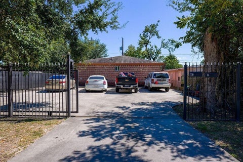 Photo of 6820 Petre Drive, Houston, TX 77076 (MLS # 50479995)