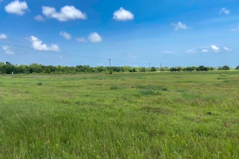 Photo of 2 Chambliss Rd, Sargent, TX 77414 (MLS # 20808287)