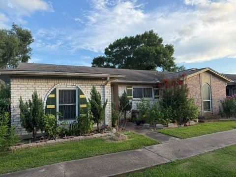 Photo of 13074 Clarewood Drive, Houston, TX 77072 (MLS # 68941115)