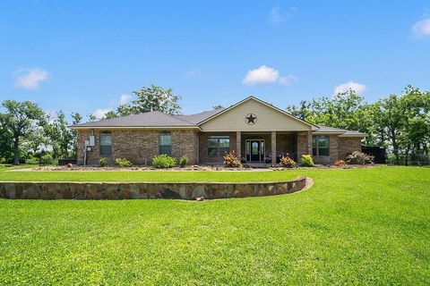 Photo of 318 Sunrise Blvd, Angleton, TX 77515 (MLS # 27543673)