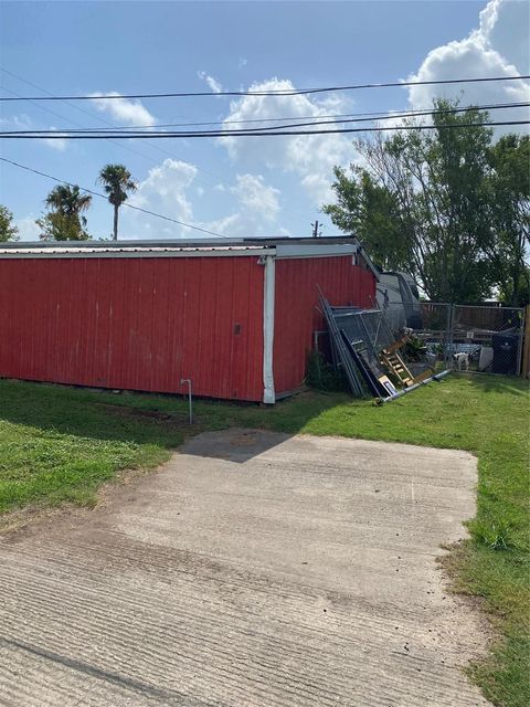 Multifamily For Sale - 119 3rd Street<br/> Dickinson, TX 77539