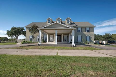 Photo of 2293 E Bayshore Drive, San Leon, TX 77539 (MLS # 93961988)