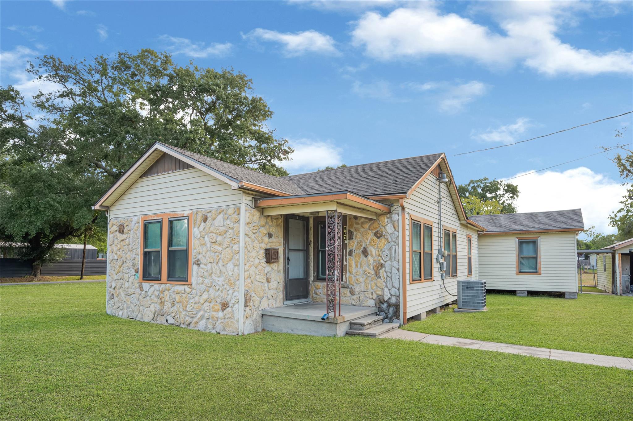 203 S 6th Street