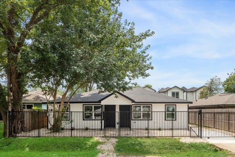 Multifamily For Sale - 306 E 40th 1/2 Street<br/> Houston, TX 77018