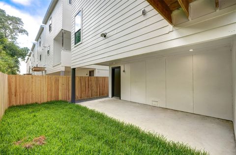 Photo of 4532 Creekmont Drive, Houston, TX 77091 (MLS # 22347671) Photo of 4532 Creekmont Drive, Houston, TX 77091 (MLS # 22347671)