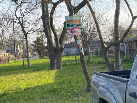 1208 E 34th Street Houston TX 77022