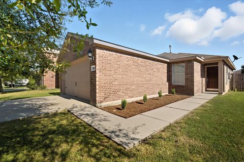 Photo of 910 Paradise Road, Baytown, TX 77521 (MLS # 93025332)