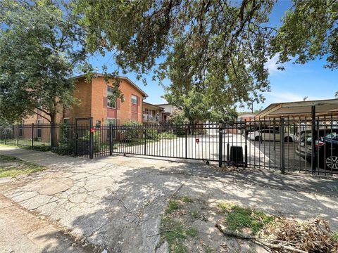 Photo of 1520 Yale Street #16, Houston, TX 77008 (MLS # 58428304)