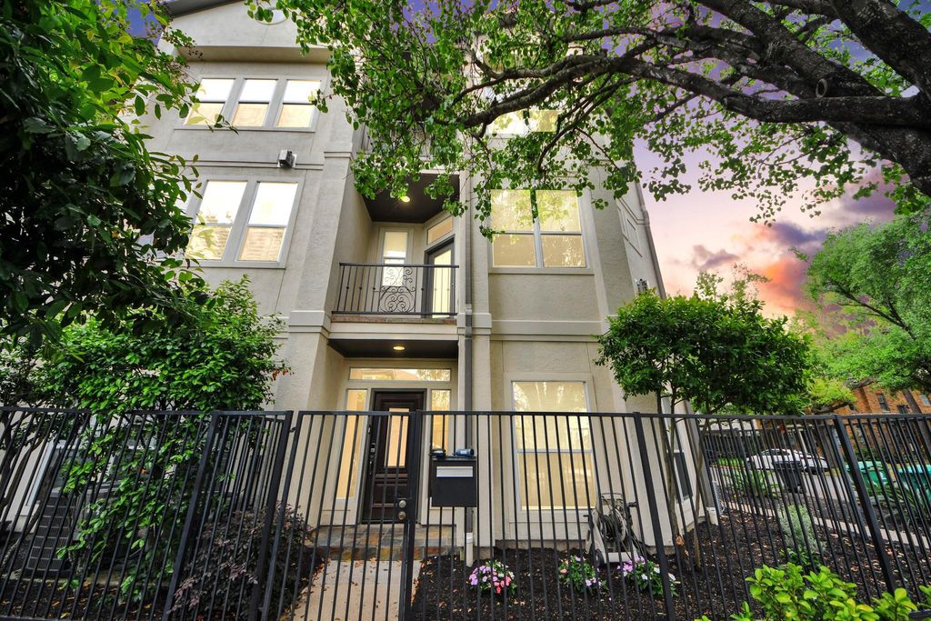 Photo of 1402 Wentworth Street, Houston, TX 77004 (MLS # 33771175)