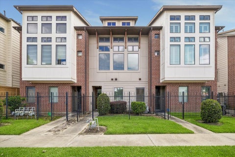 Photo of 2848 Leeland Street, Houston, TX 77003 (MLS # 21518808)