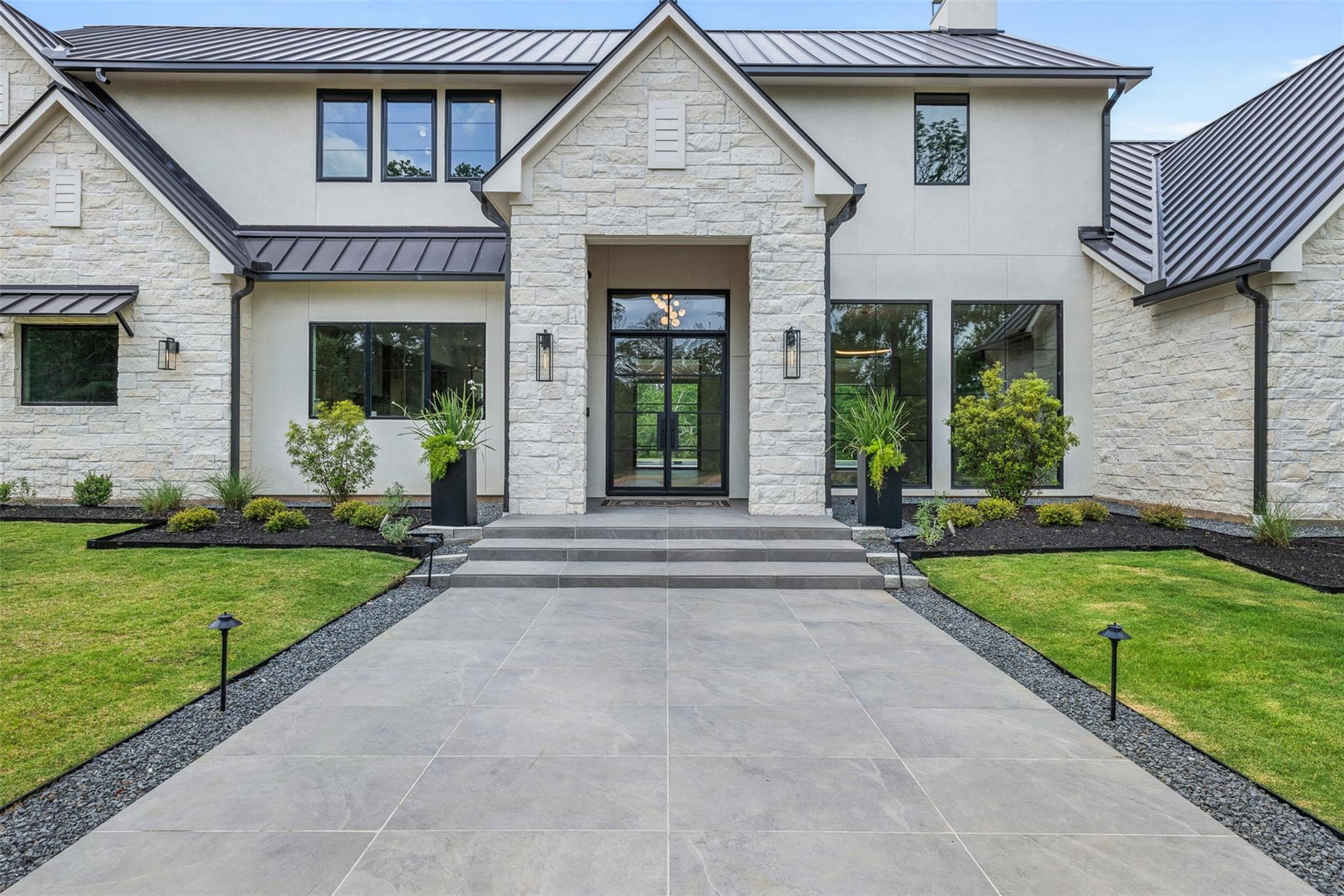 770 S Weyand Road
