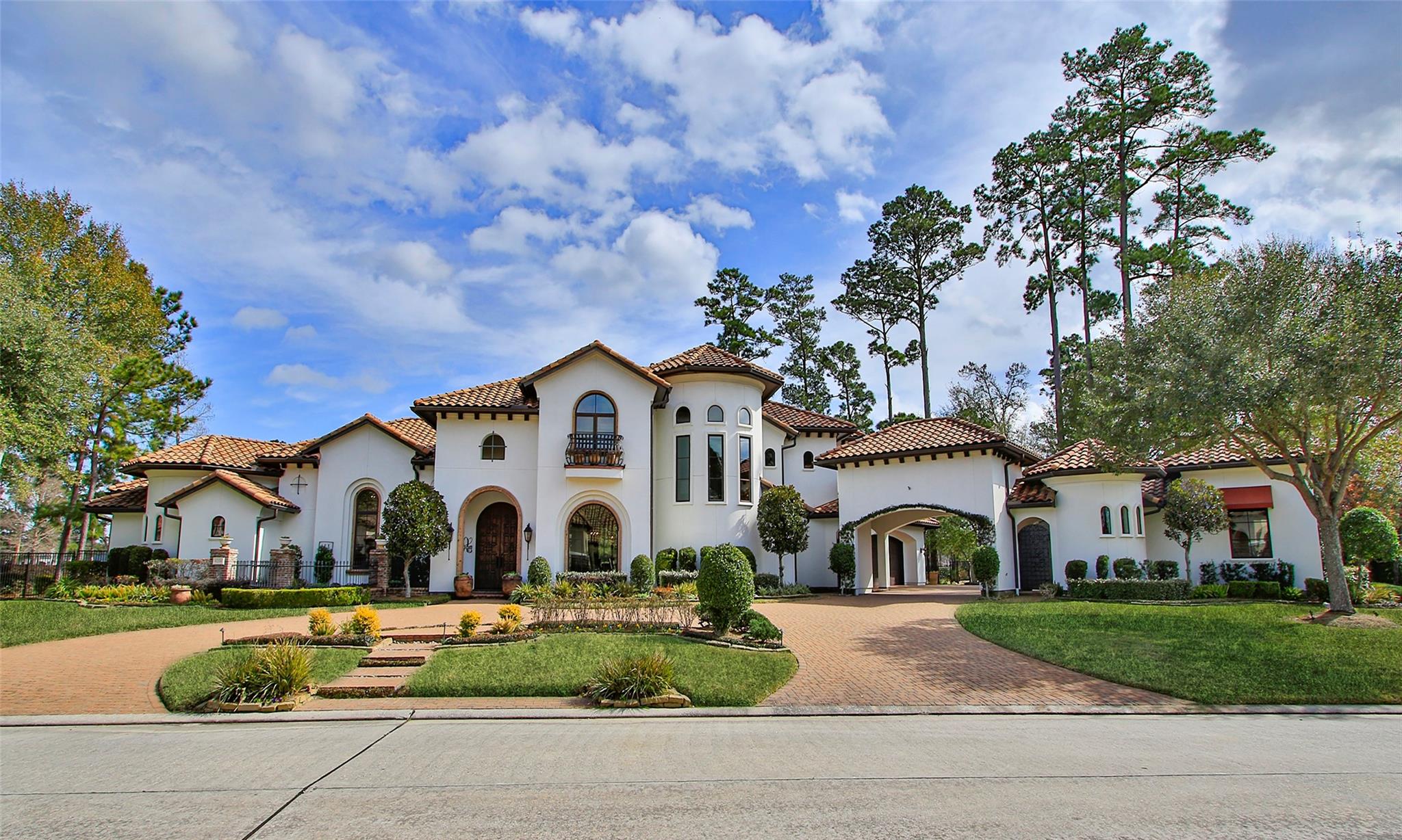 8219 Michaels Crest Lane