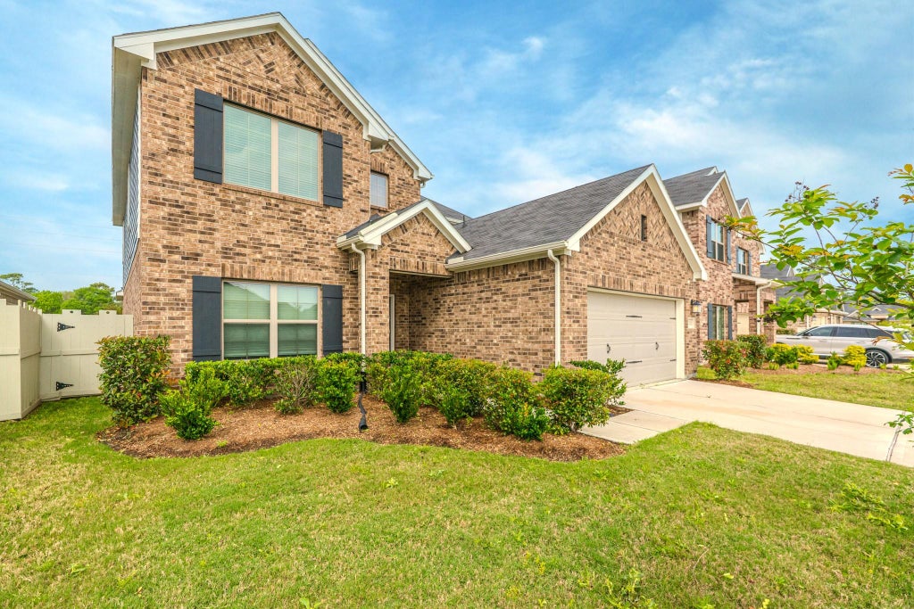 Photo of 10313 South Goshawk Trail, Conroe, TX 77385 (MLS # 25294756)