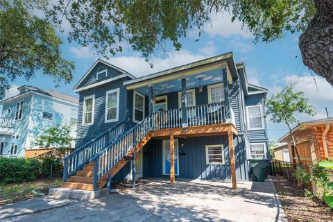Photo of 1224 Avenue L, Galveston, TX 77550 (MLS # 44803695)