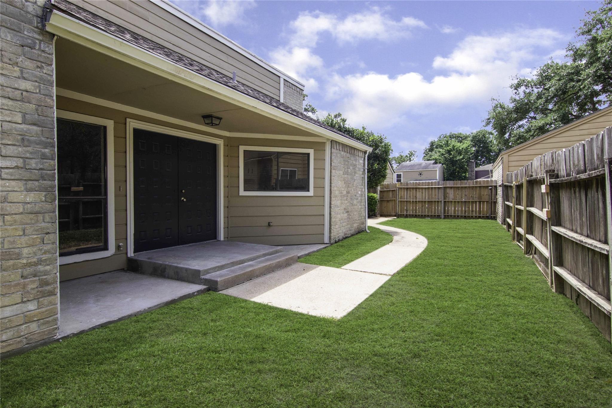 11920 Lakewood West Drive