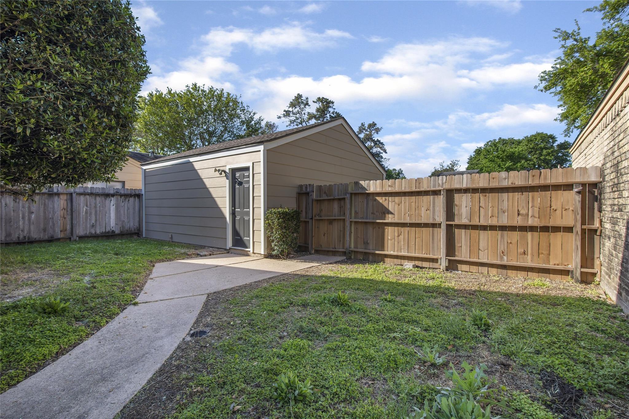 11920 Lakewood West Drive