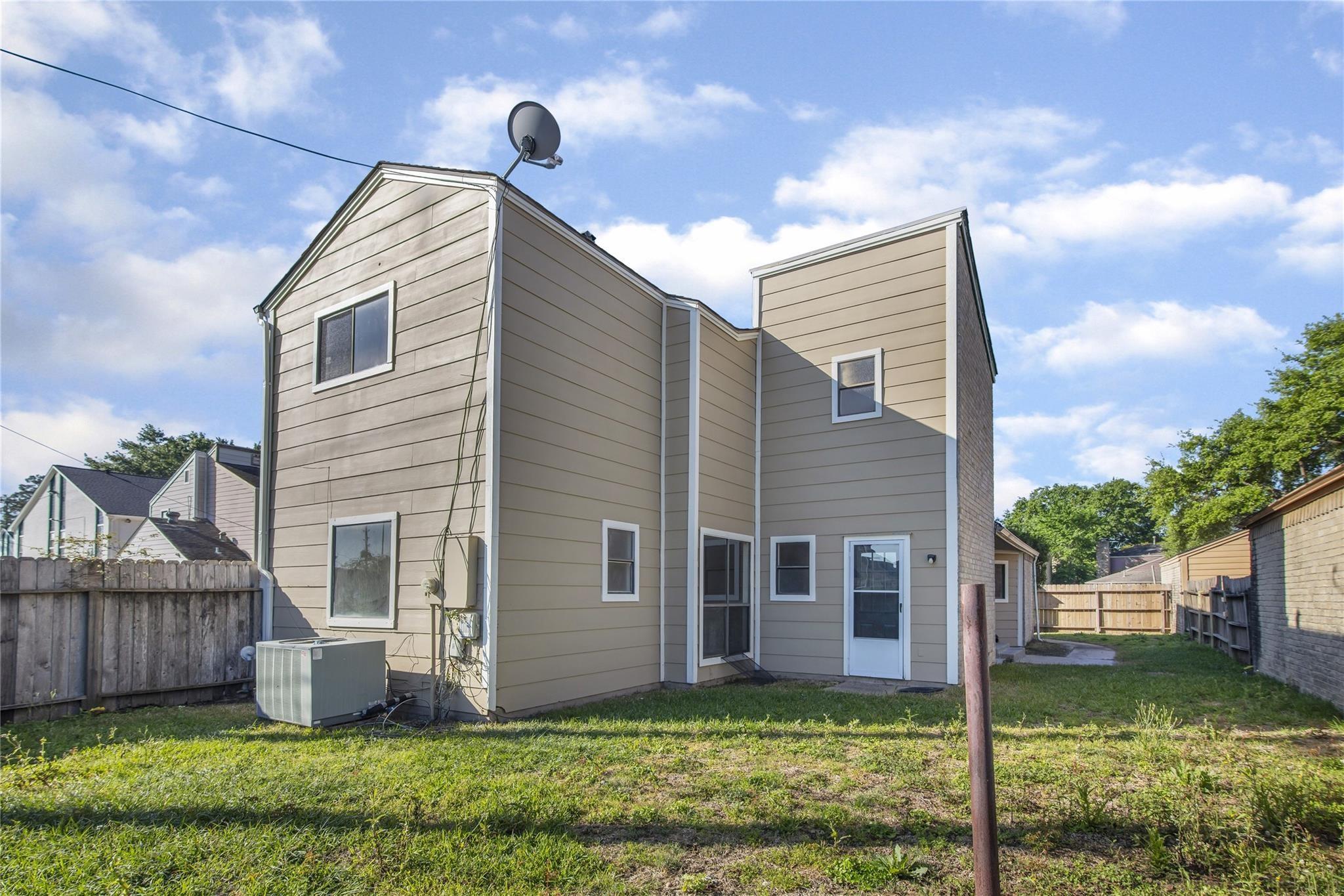 11920 Lakewood West Drive