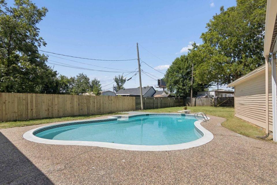 123 Lone Oak Drive