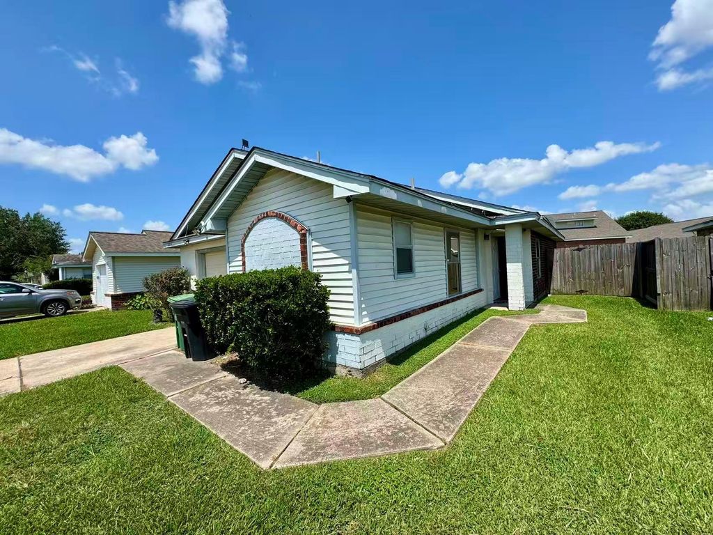 Photo of 4630 Croker Ridge Road, Houston, TX 77053 (MLS # 41415312)