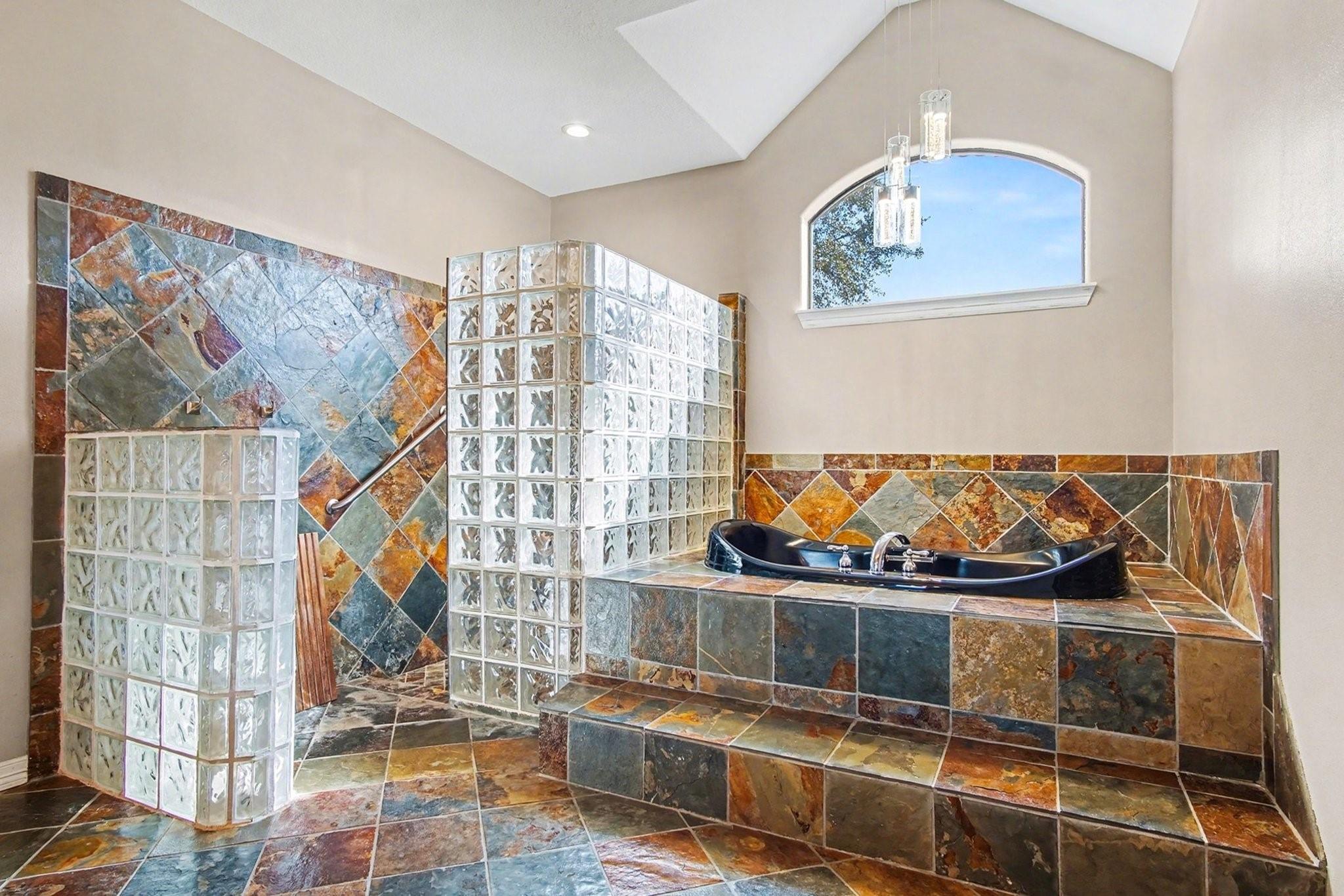 Montgomery, Texas, 77316, United States, 4 Bedrooms Bedrooms, ,7 BathroomsBathrooms,Residential,Active,2041362