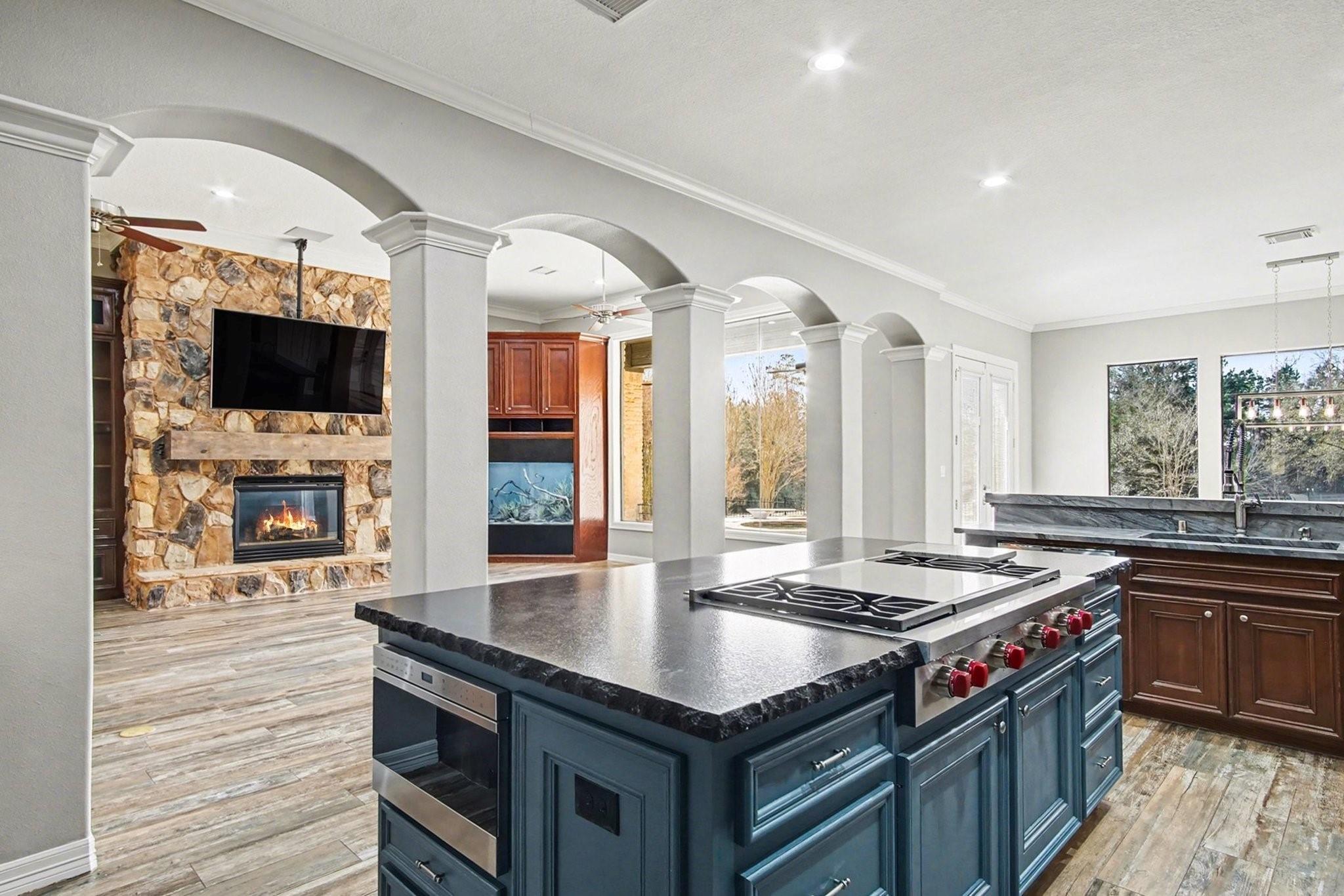 Montgomery, Texas, 77316, United States, 4 Bedrooms Bedrooms, ,7 BathroomsBathrooms,Residential,Active,2041362