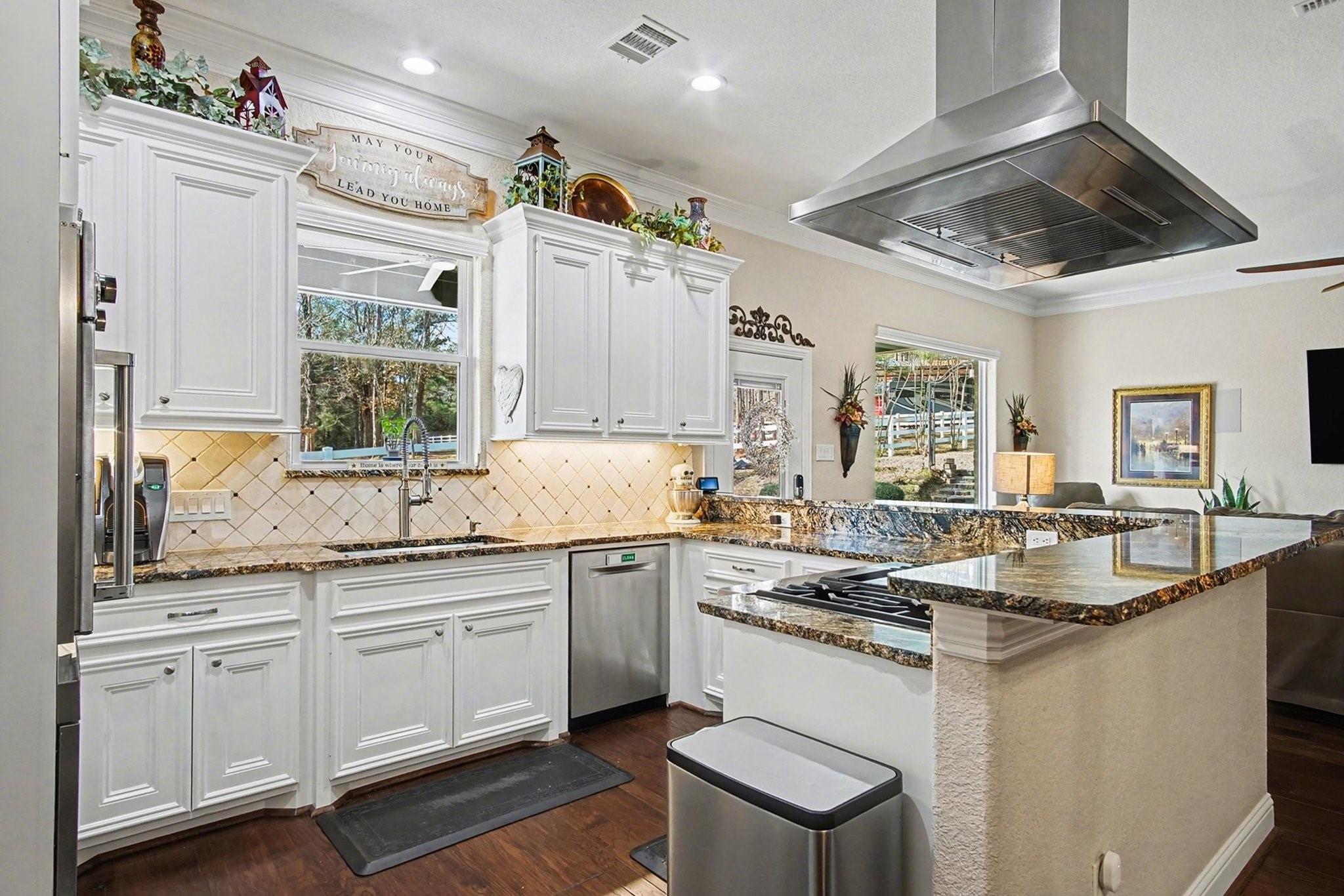 Montgomery, Texas, 77316, United States, 4 Bedrooms Bedrooms, ,7 BathroomsBathrooms,Residential,Active,2041362