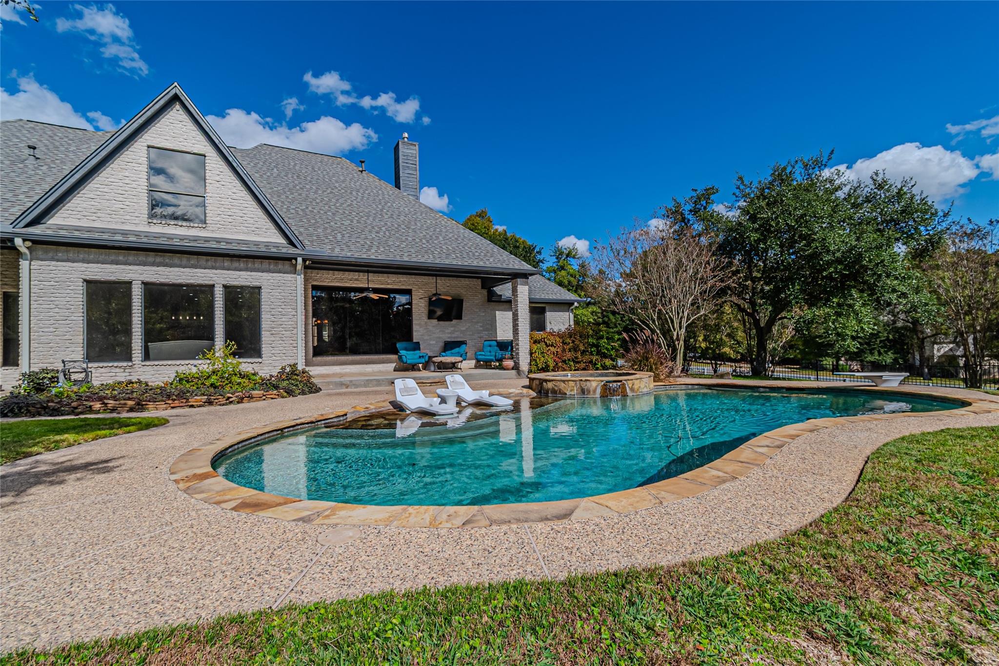 15569 Crown Oaks Drive