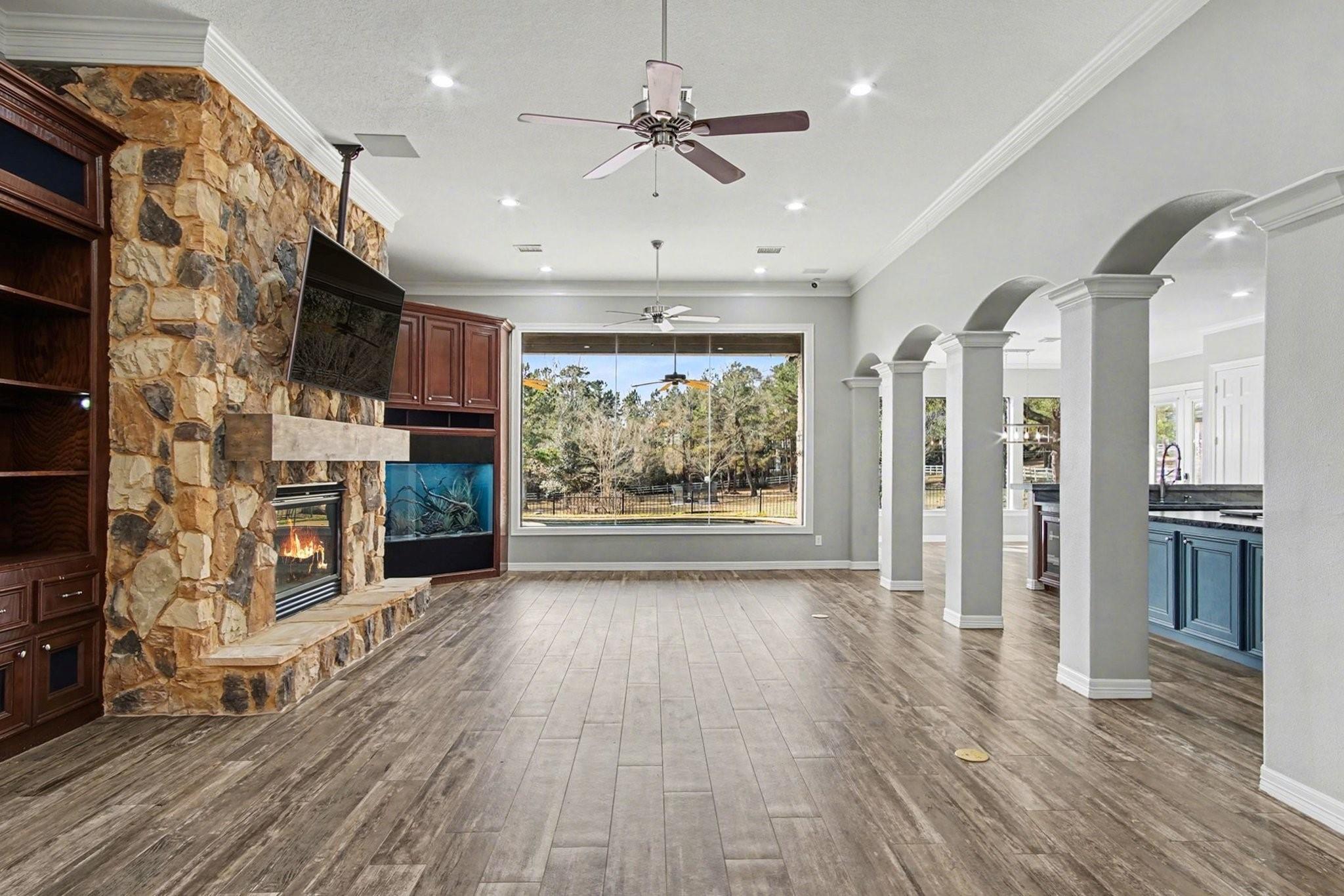 Montgomery, Texas, 77316, United States, 4 Bedrooms Bedrooms, ,7 BathroomsBathrooms,Residential,Active,2041362