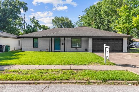 Photo of 5651 Ludington Drive, Houston, TX 77035 (MLS # 5728350)