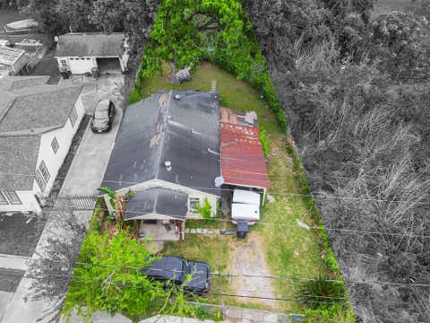 Homes For Sale - 833 Booth Street<br/> Houston, TX 77009