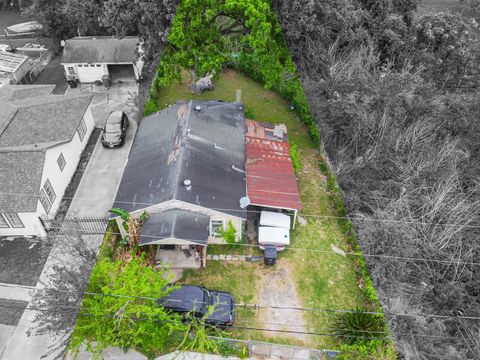 833 Booth Street Houston TX 77009