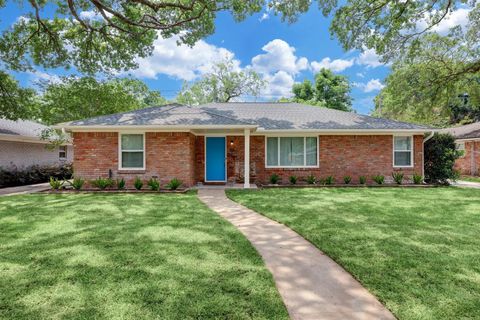 Photo of 3807 Murworth Drive, Houston, TX 77025 (MLS # 22688424)