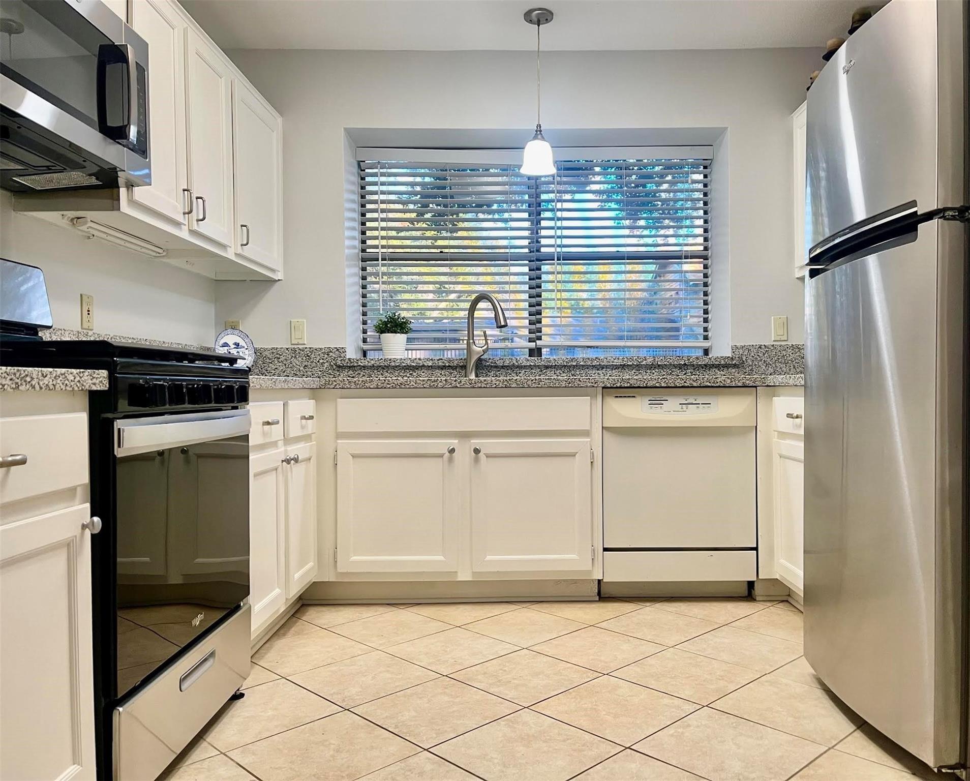 2711 Grants Lake Boulevard 104