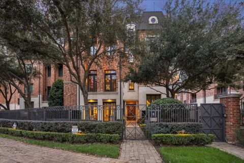 Photo of 1225 Place Royale Way, Houston, TX 77056 (MLS # 58366100)