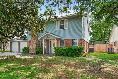 Photo of 12531 Lancelot Drive, Houston, TX 77031 (MLS # 71184742)