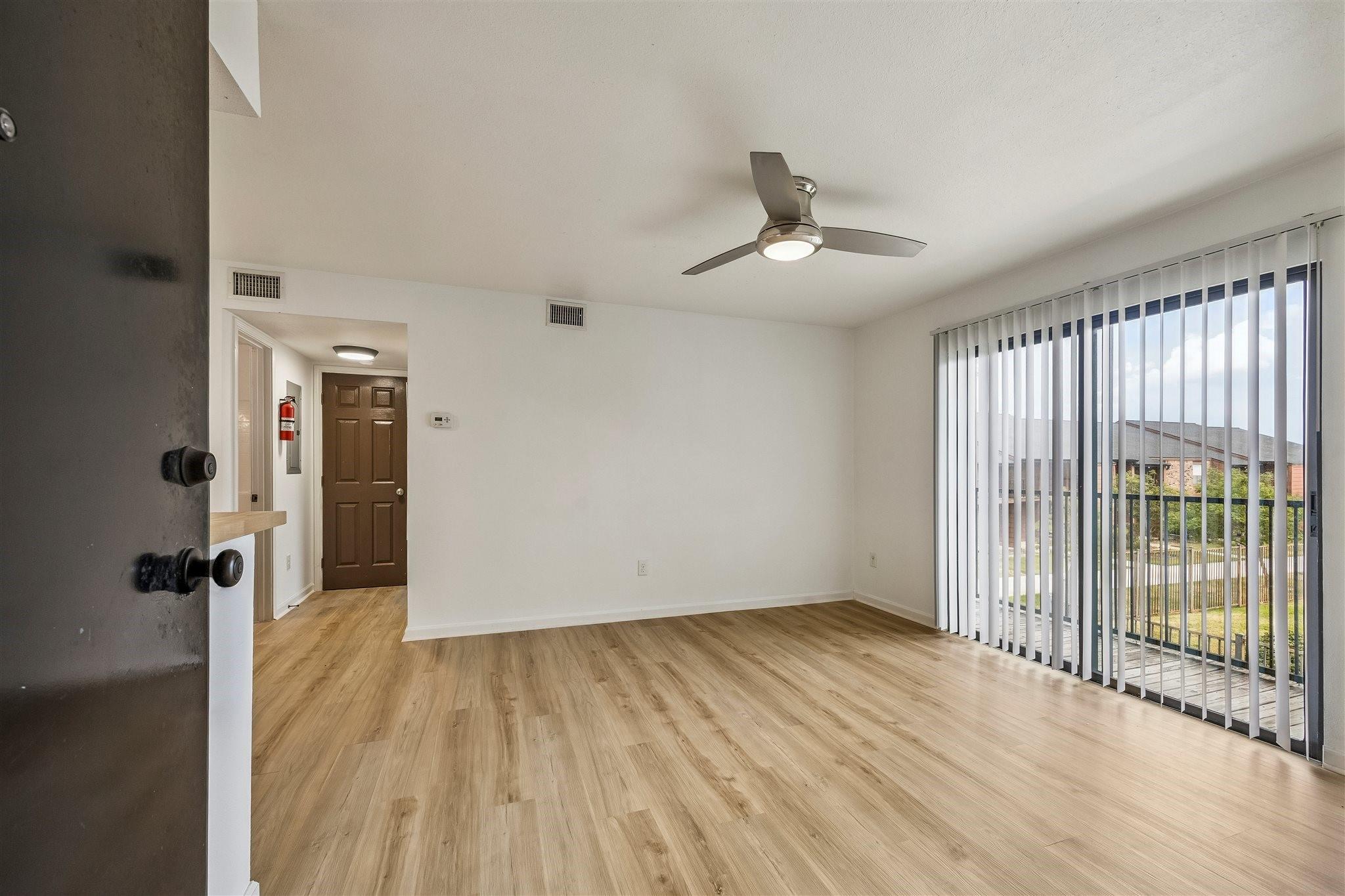 904 University Oaks Boulevard 118