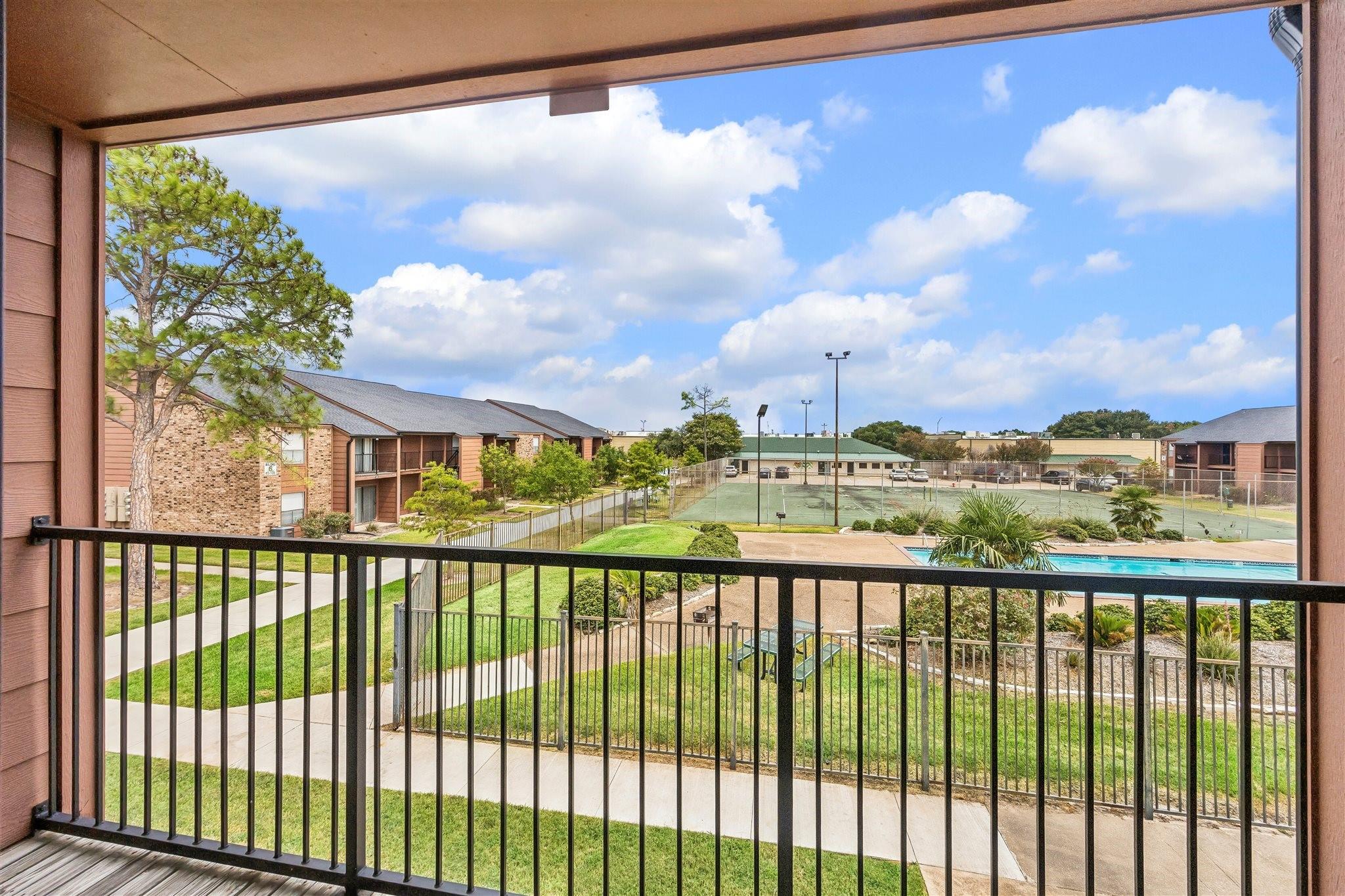904 University Oaks Boulevard 118