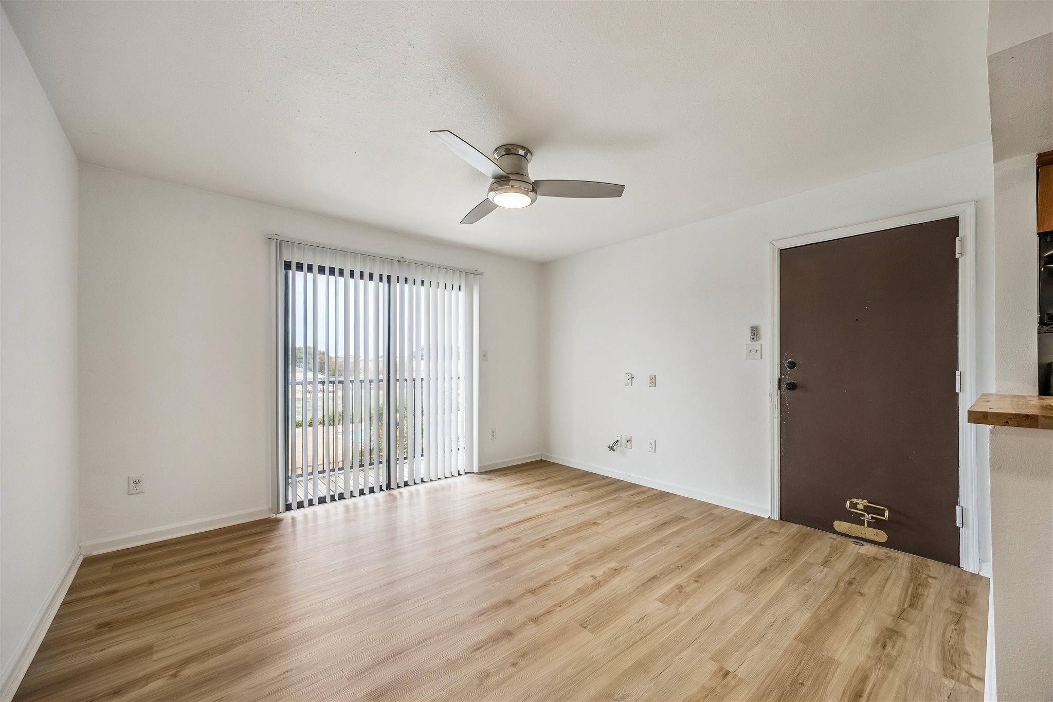 904 University Oaks Boulevard 118