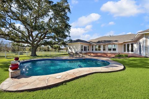 Photo of 16511 Suncreek Ranch Rnch, Rosharon, TX 77583 (MLS # 89910291)