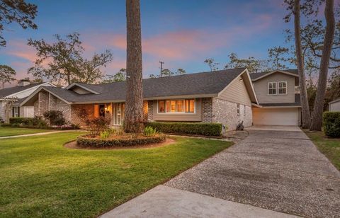 Photo of 13511 Queensbury Lane, Houston, TX 77079 (MLS # 27750189)