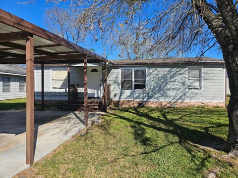 Photo of 2000 W W Humble Street, Baytown, TX 77520 (MLS # 10972373)